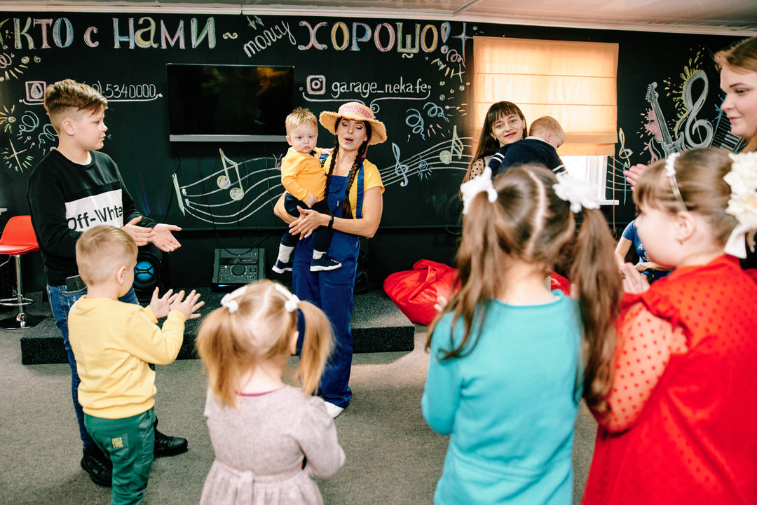 Антикафе Гараж Калинковичи и семейный детский фотограф Мозырь 150221 фото 2